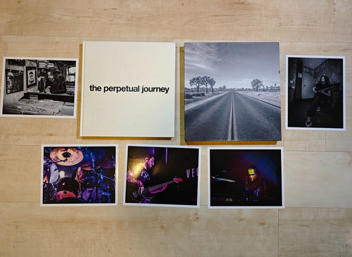 Signed deluxe edition - signed,